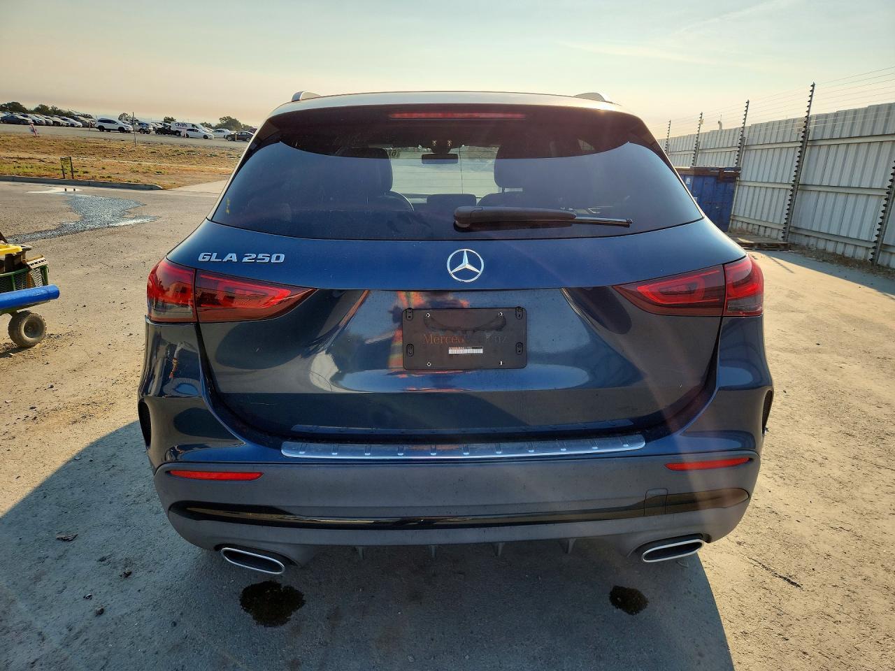2021 MERCEDES-BENZ GLA 250 — Фото 6 из 12