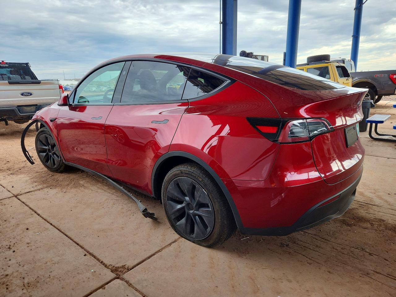 2024 TESLA MODEL Y — Фото 2 из 13