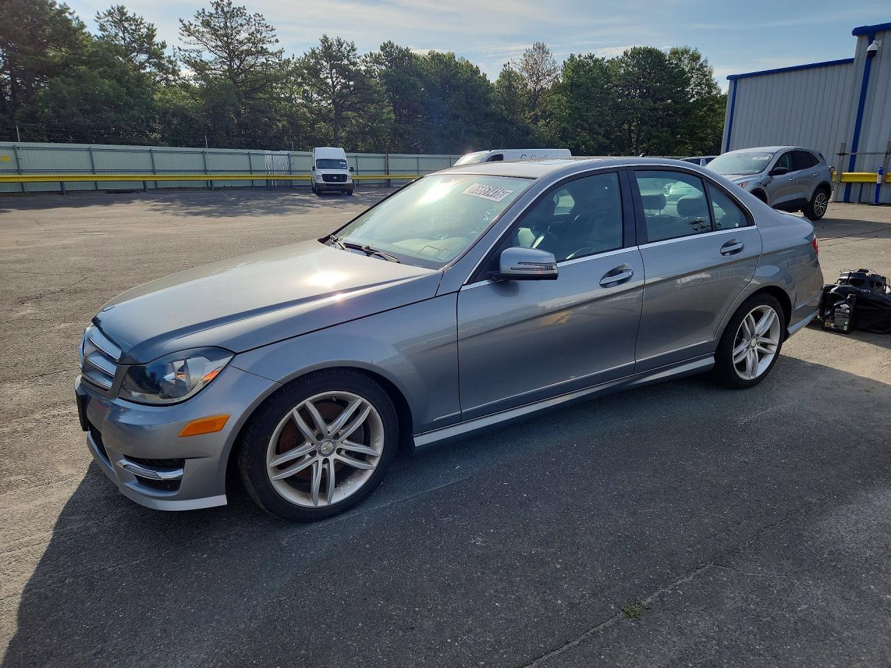 2013 MERCEDES-BENZ C WDDGF8AB7DG044074