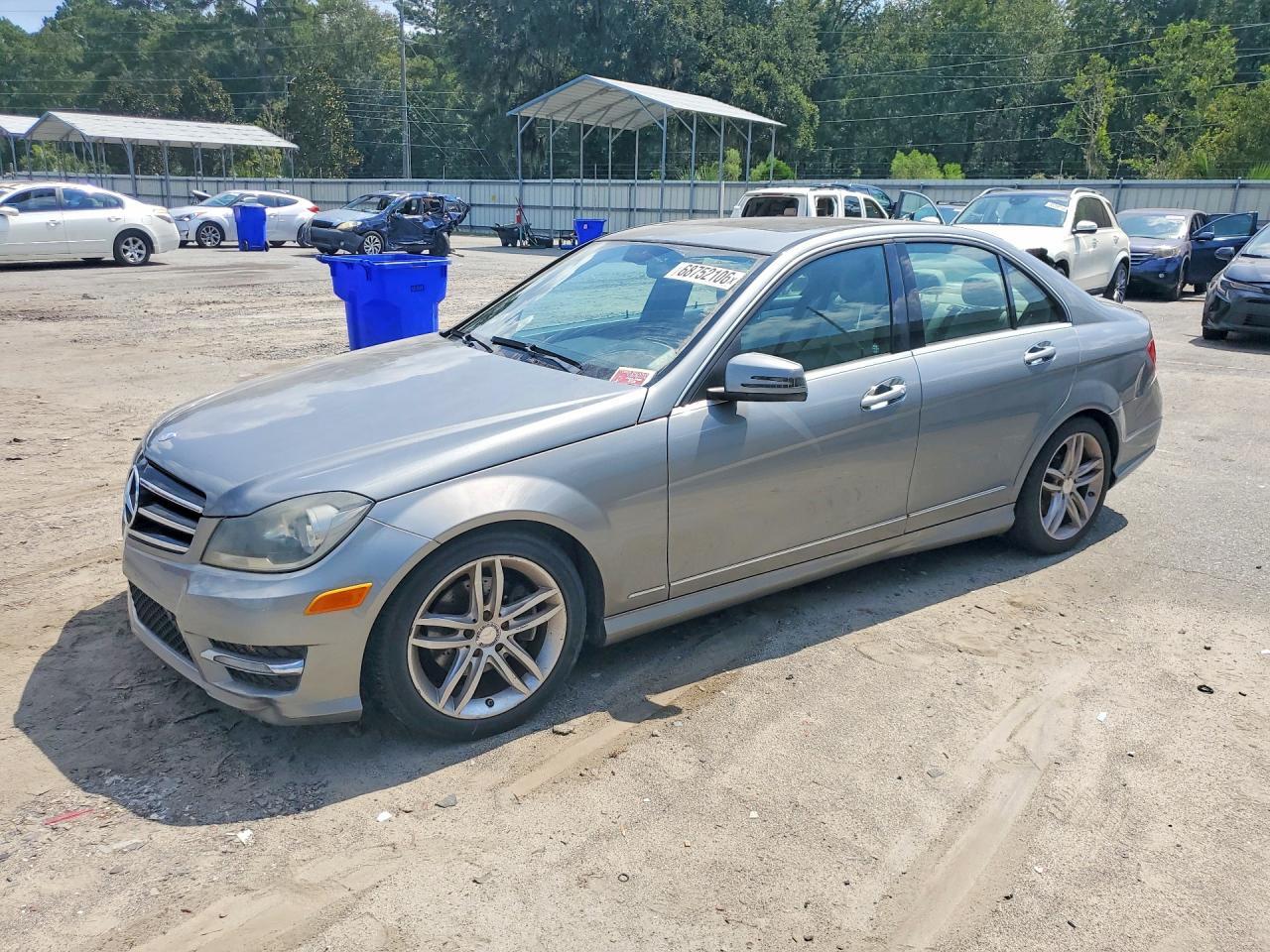 2013 MERCEDES-BENZ C WDDGF4HB0DA779352