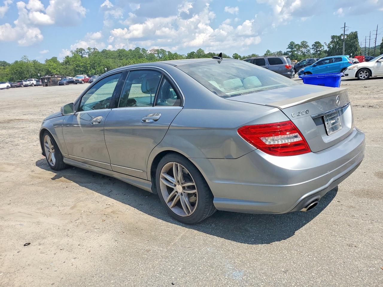 WDDGF4HB0DA779352 2013 MERCEDES-BENZ C photo no. 2