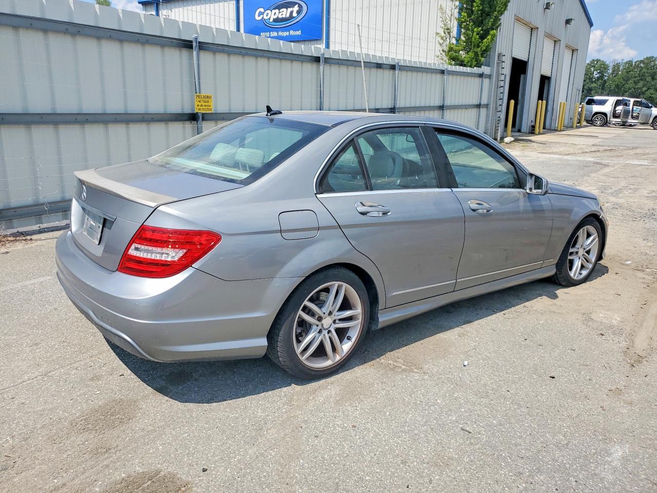 WDDGF4HB0DA779352 2013 MERCEDES-BENZ C photo no. 3