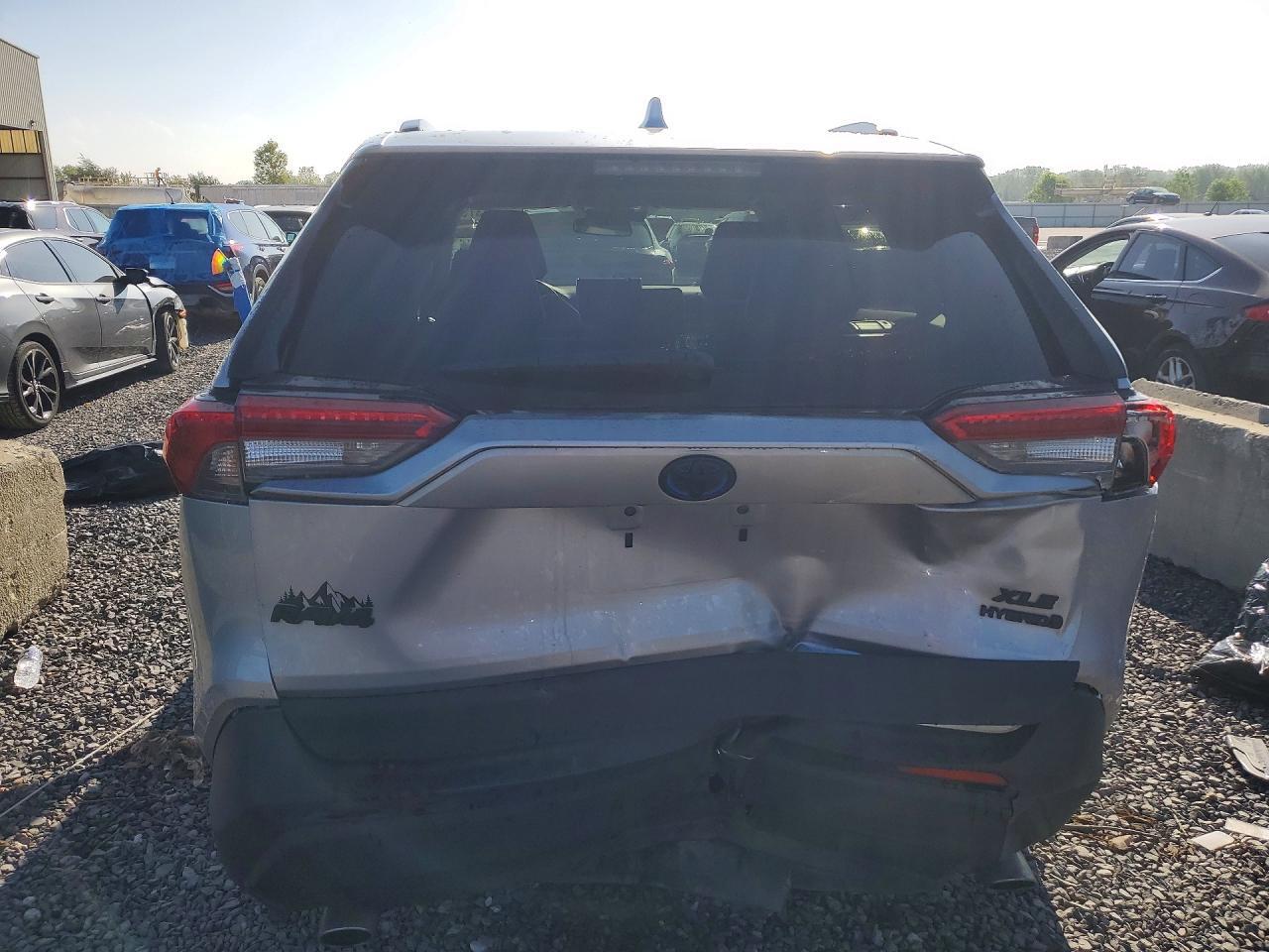 2021 TOYOTA RAV4 — Фото 6 из 13