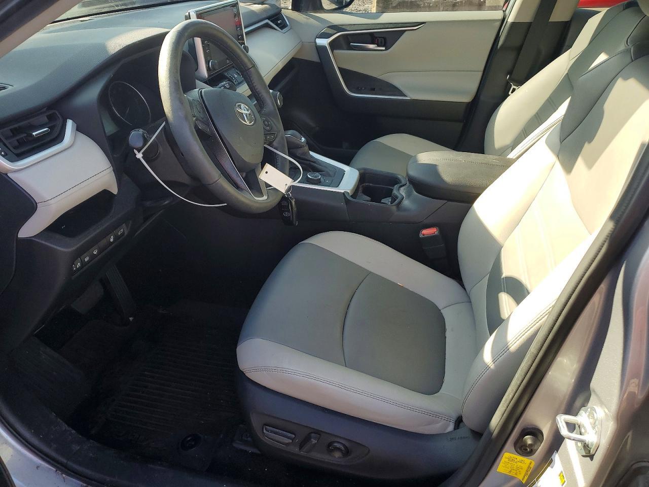 2021 TOYOTA RAV4 — Фото 7 из 13