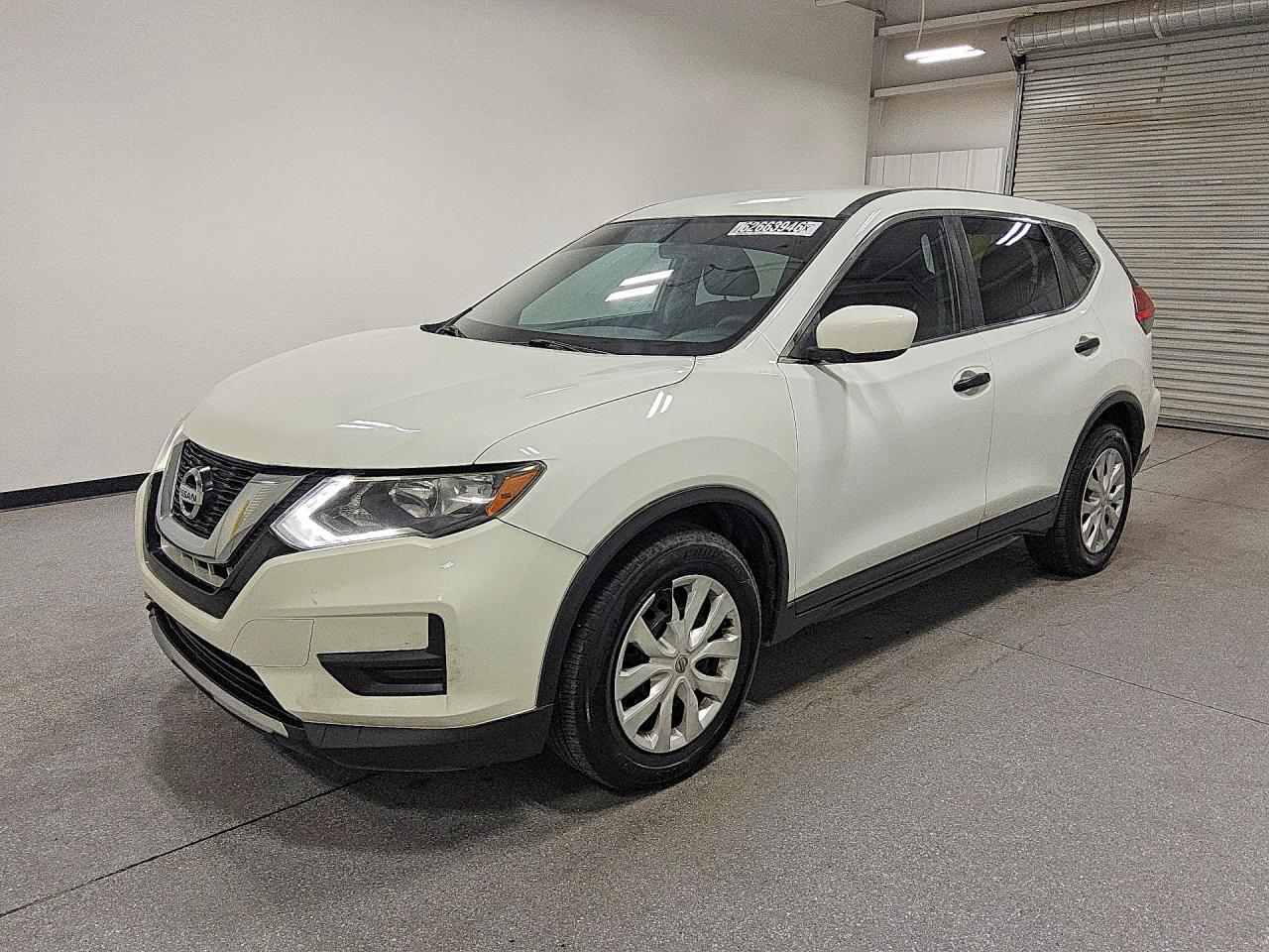 2017 NISSAN ROGUE KNMAT2MT9HP526867
