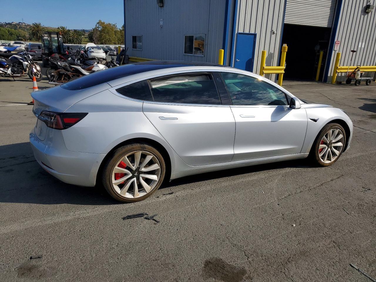 5YJ3E1EA2JF024339 2018 TESLA MODEL 3 photo no. 3