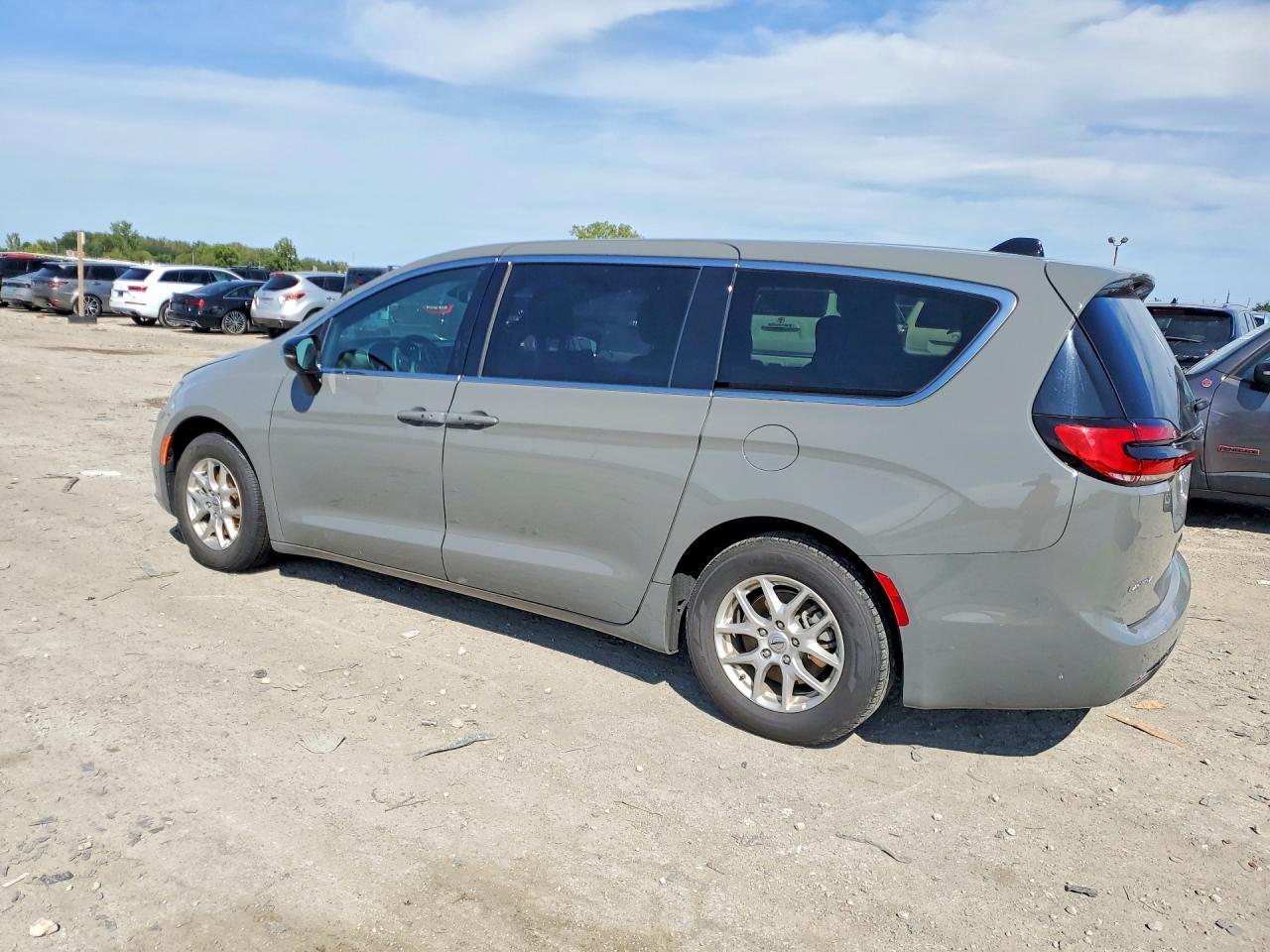 2025 CHRYSLER PACIFICA SELECT — Фото 2 из 13