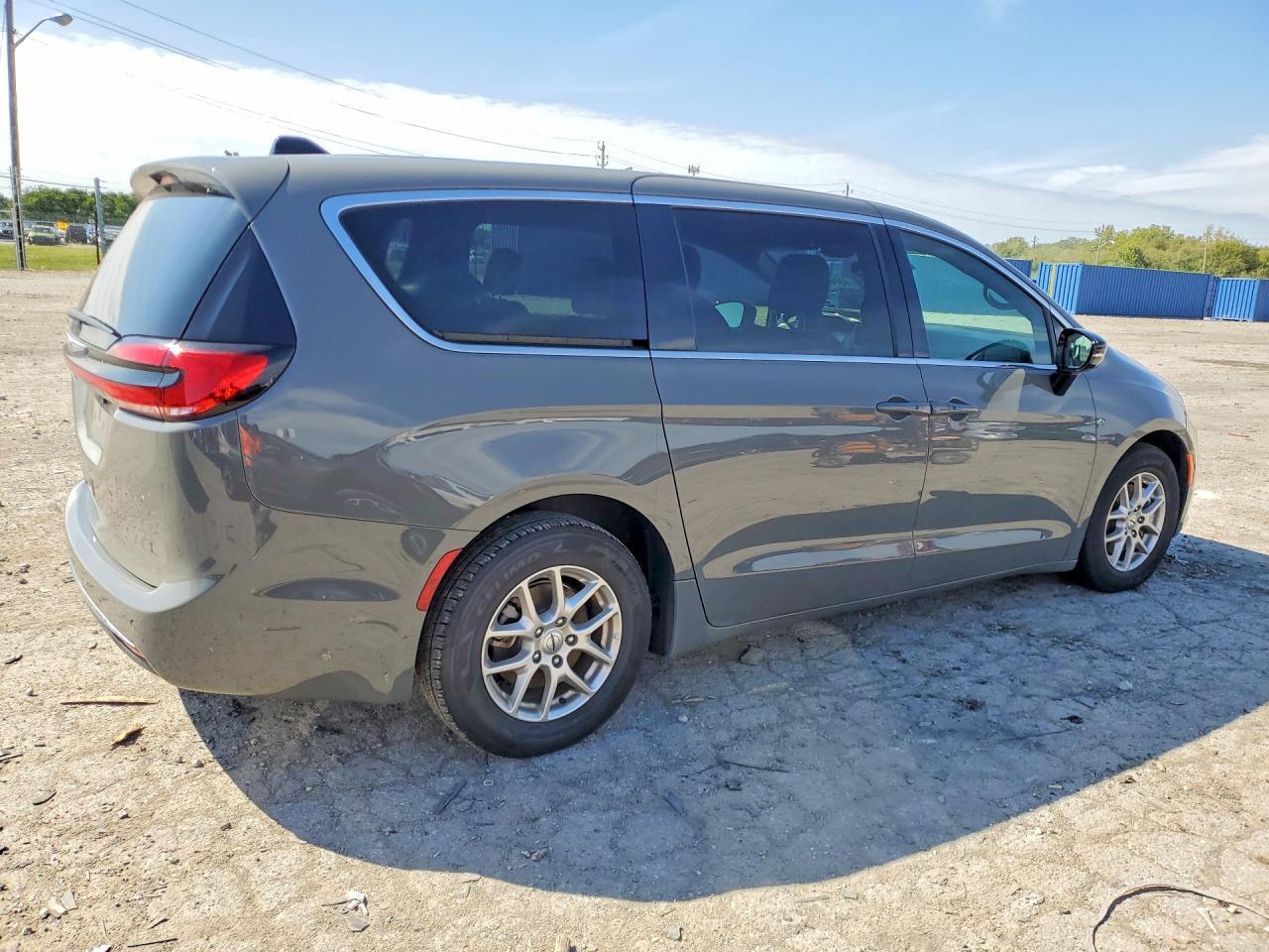 2025 CHRYSLER PACIFICA SELECT — Фото 3 из 13