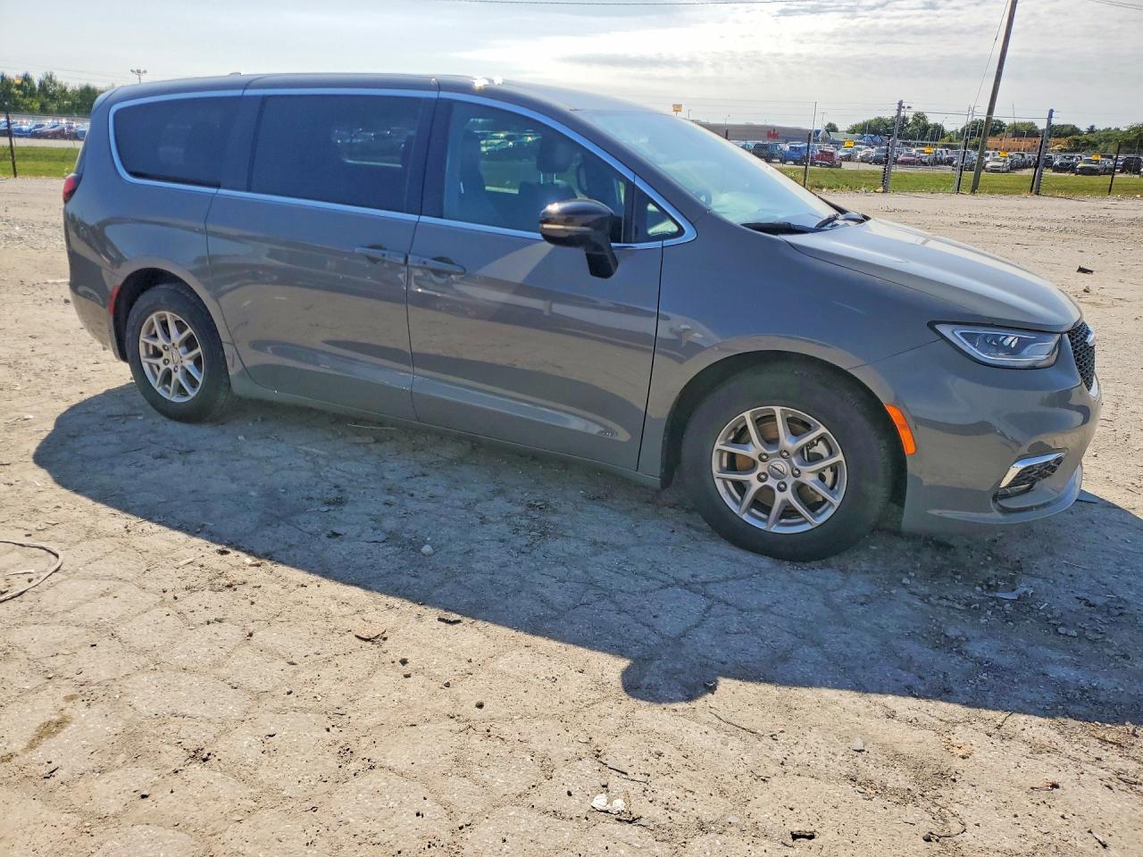2025 CHRYSLER PACIFICA SELECT — Фото 4 из 13