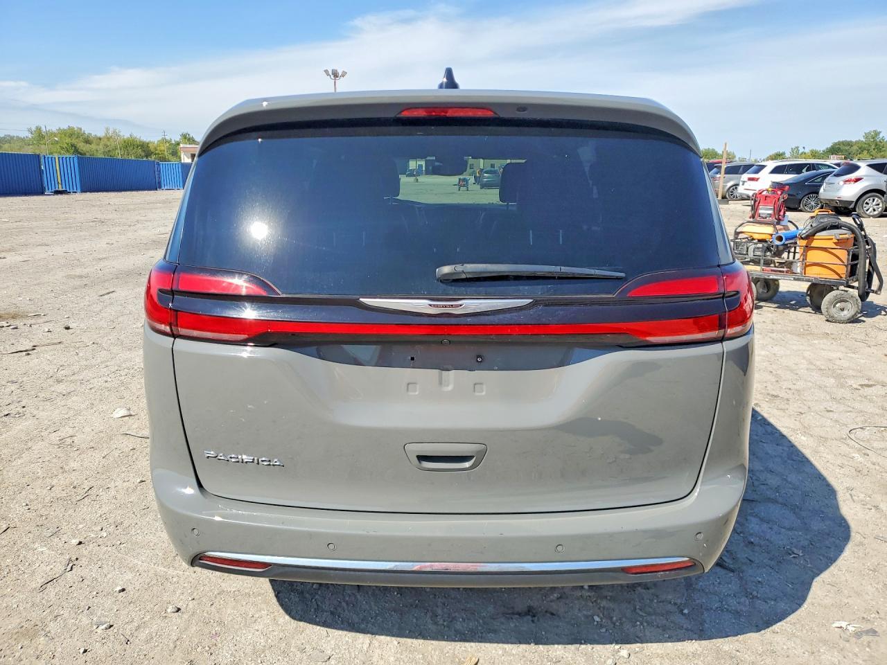 2025 CHRYSLER PACIFICA SELECT — Фото 6 из 13