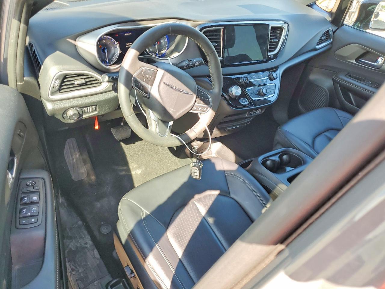 2025 CHRYSLER PACIFICA SELECT — Фото 8 из 13