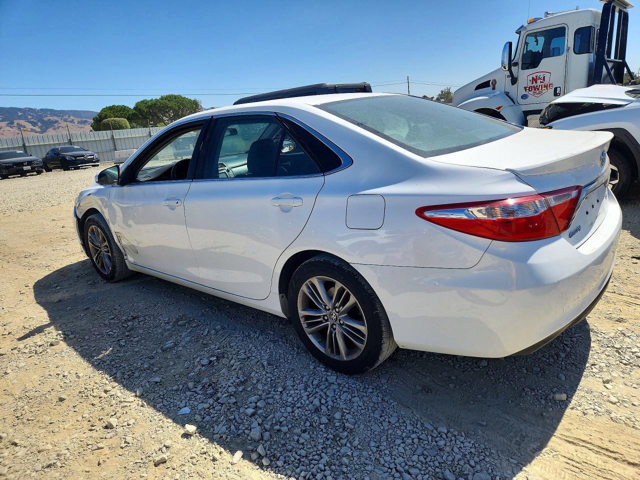 2016 TOYOTA CAMRY SE — Фото 2 из 12