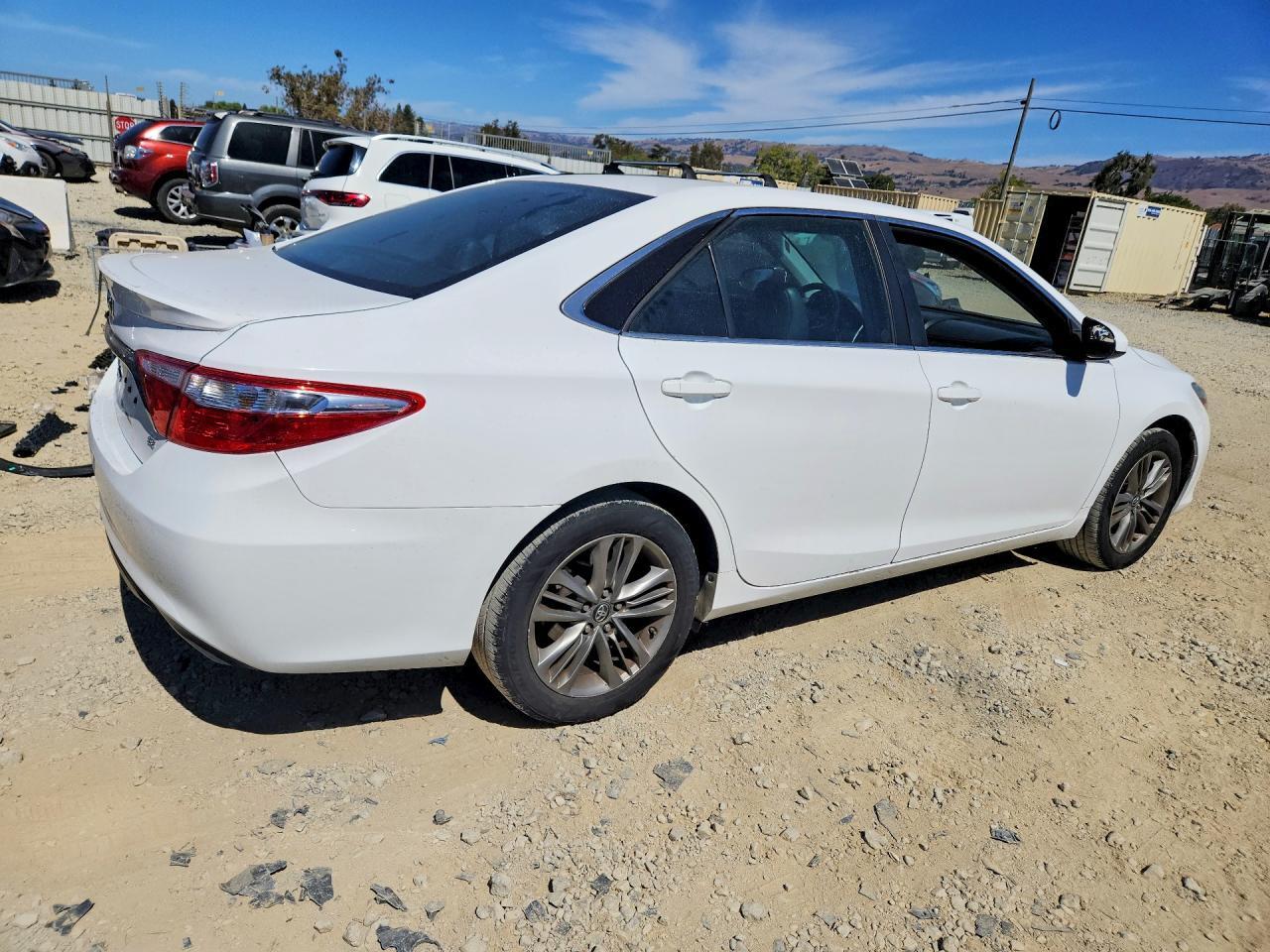 2016 TOYOTA CAMRY SE — Фото 3 из 12