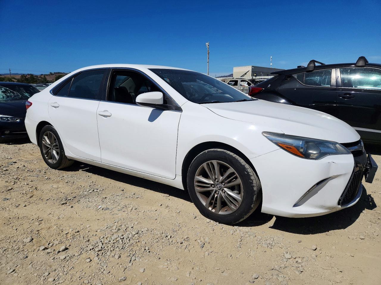 2016 TOYOTA CAMRY SE — Фото 4 из 12