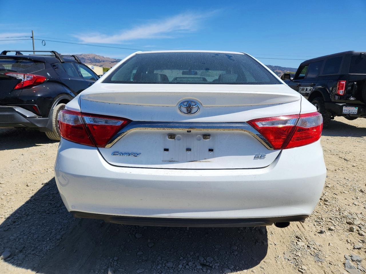 2016 TOYOTA CAMRY SE — Фото 6 из 12