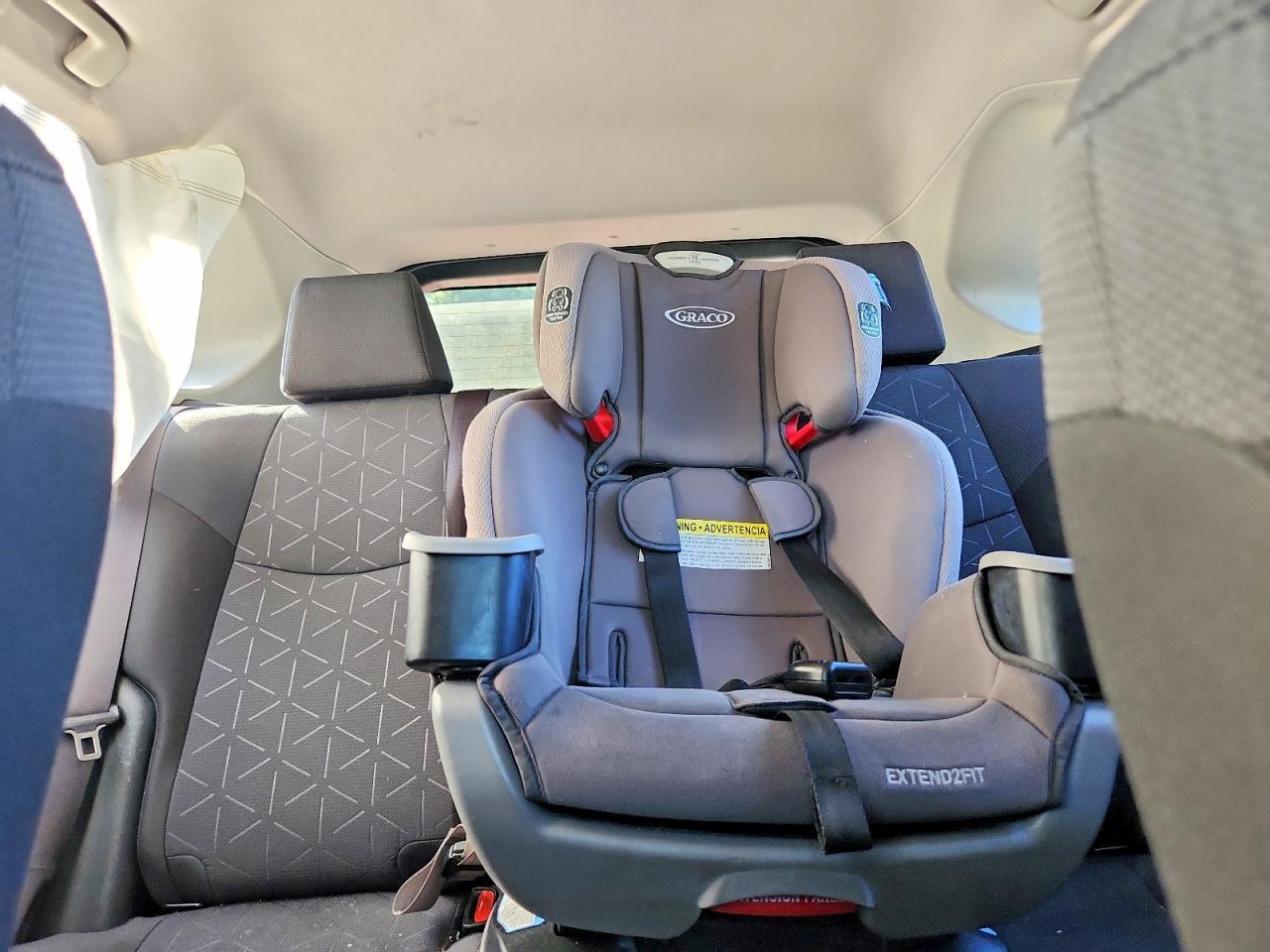 2019 TOYOTA RAV4 XLE — Фото 10 из 13