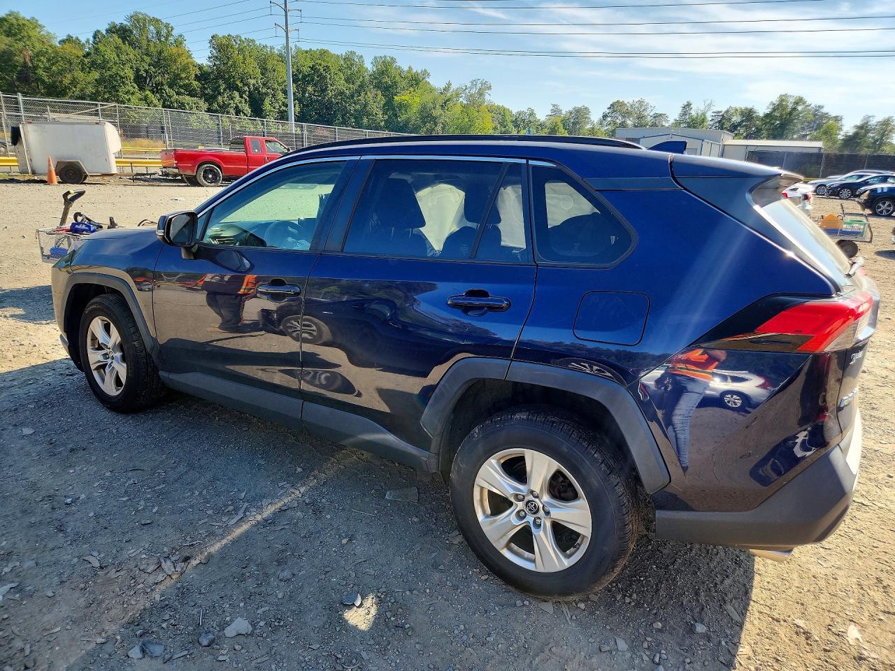 2019 TOYOTA RAV4 XLE — Фото 2 из 13