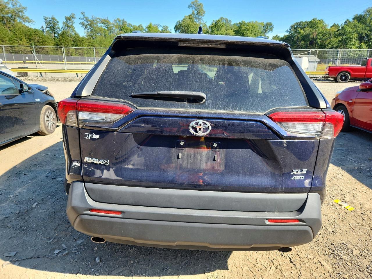 2019 TOYOTA RAV4 XLE — Фото 6 из 13