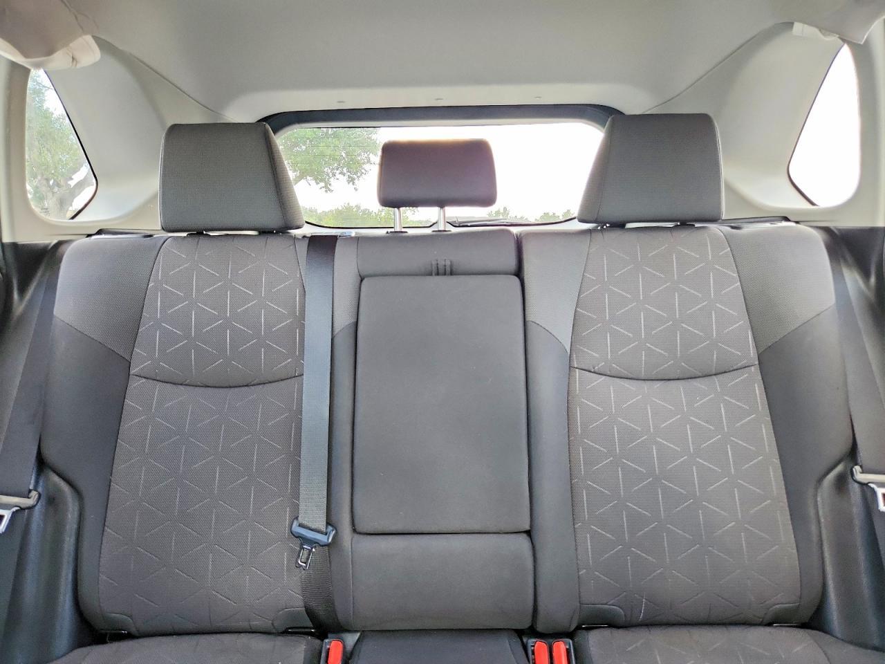 2019 TOYOTA RAV4 XLE — Фото 10 из 13