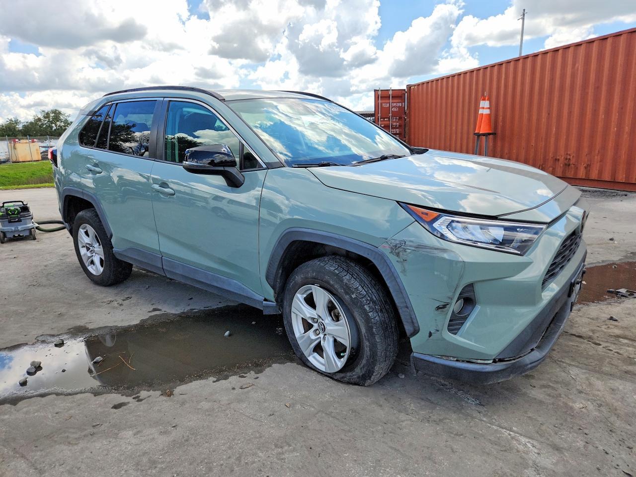 2019 TOYOTA RAV4 XLE — Фото 4 из 13