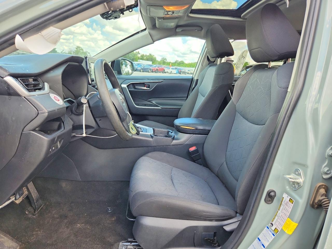 2019 TOYOTA RAV4 XLE — Фото 7 из 13