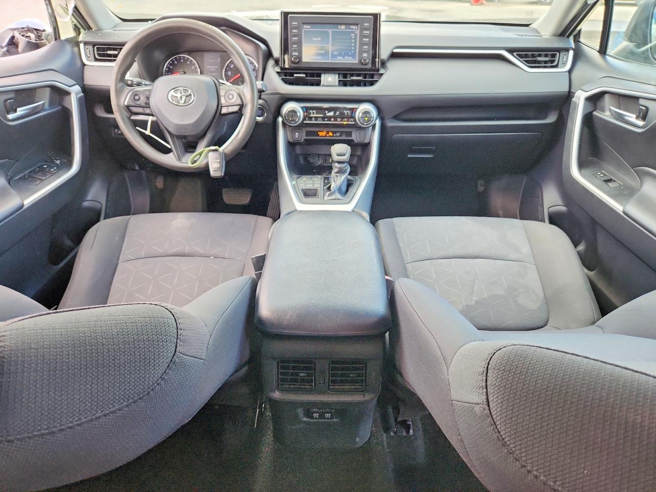 2019 TOYOTA RAV4 XLE — Фото 8 из 13