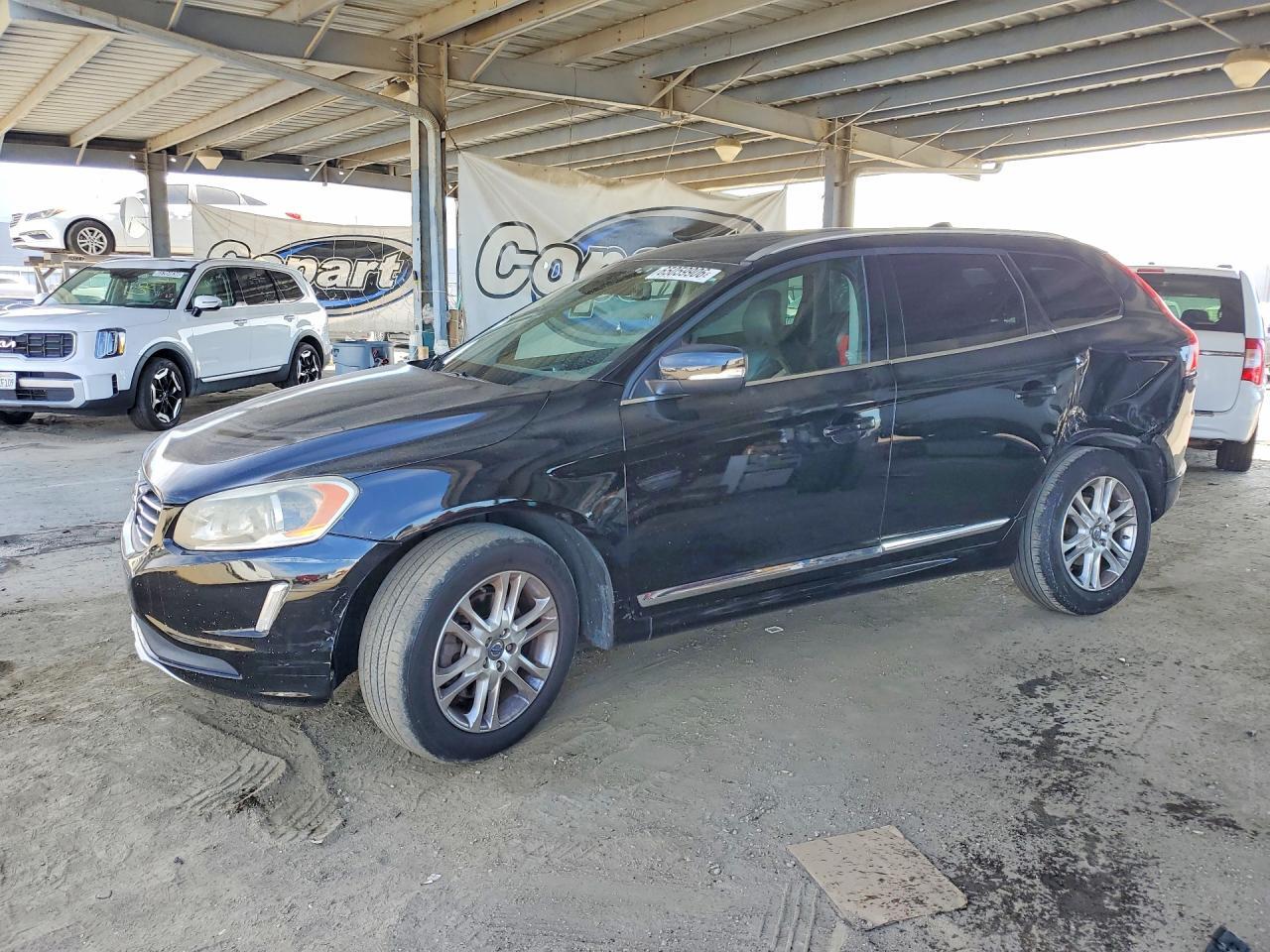 2015 VOLVO XC60 YV426MDBXF2591264