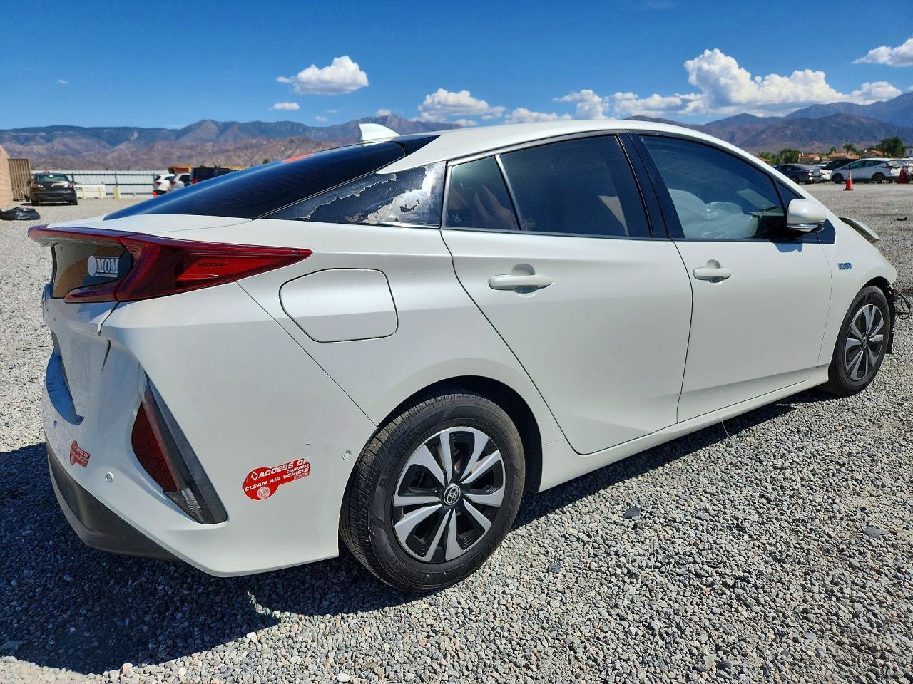 2017 TOYOTA PRIUS PRIME ADVANCED — Фото 3 из 12