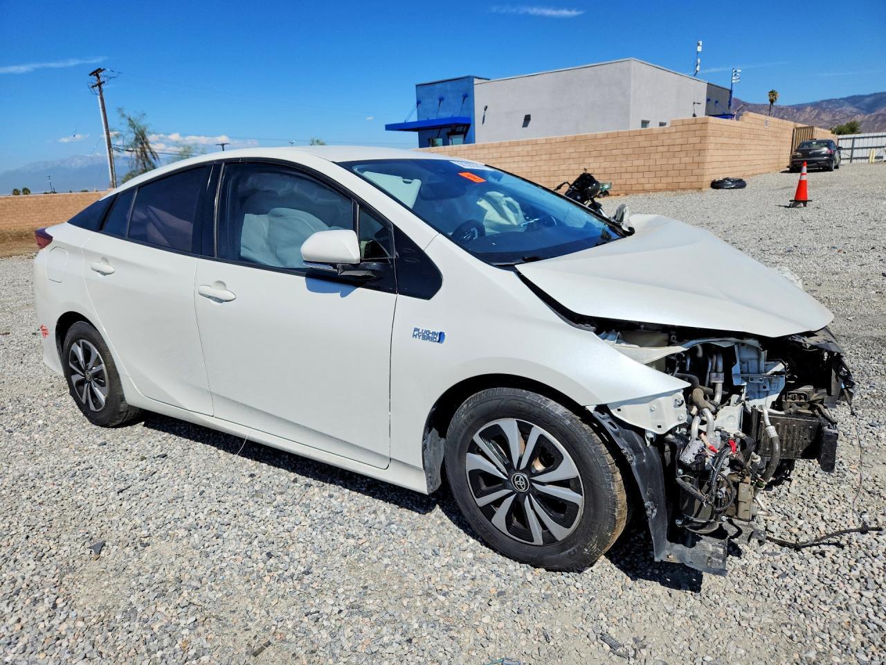 2017 TOYOTA PRIUS PRIME ADVANCED — Фото 4 из 12