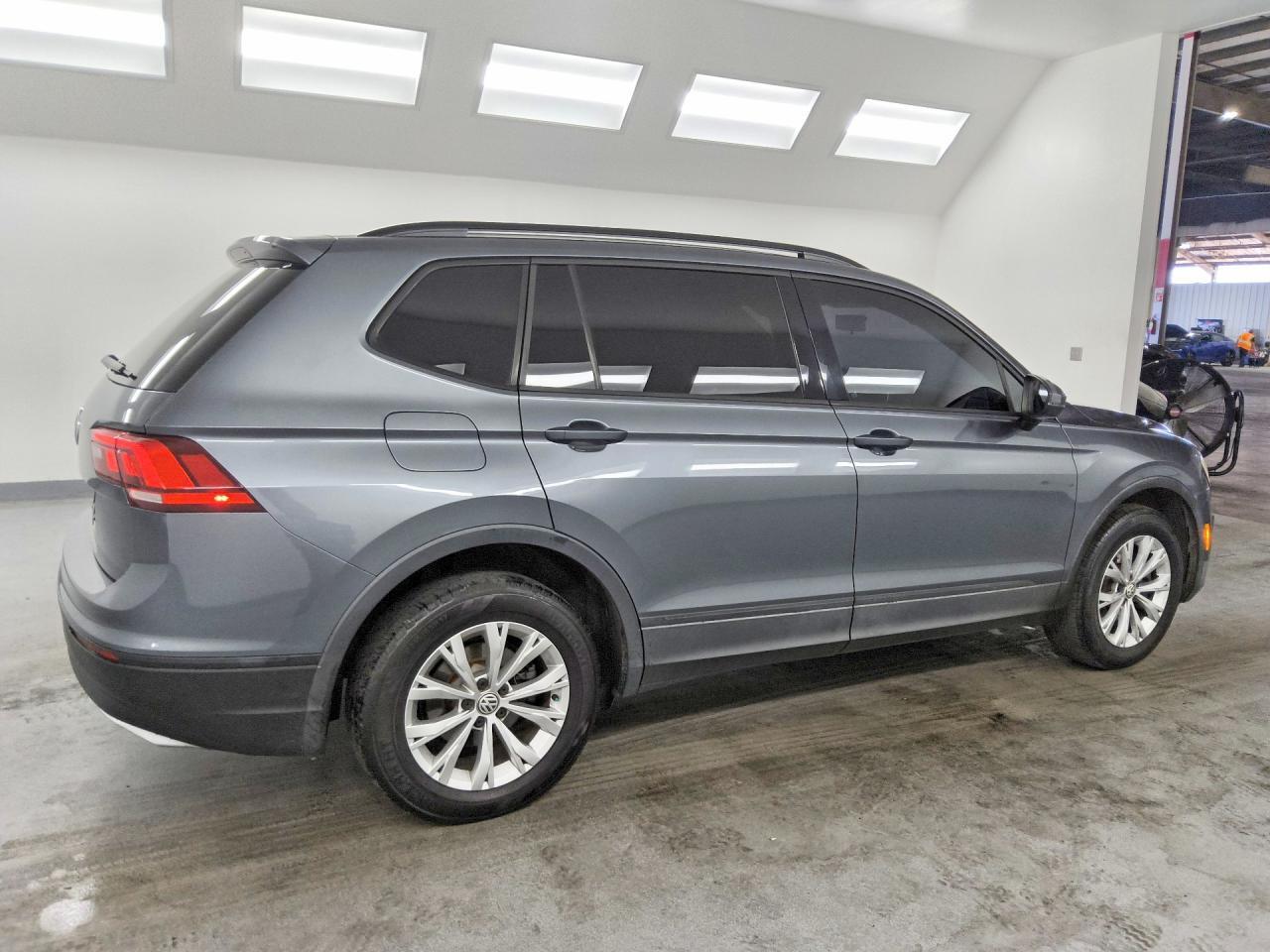 3VV1B7AX2KM064514 2019 VOLKSWAGEN TIGUAN photo no. 3