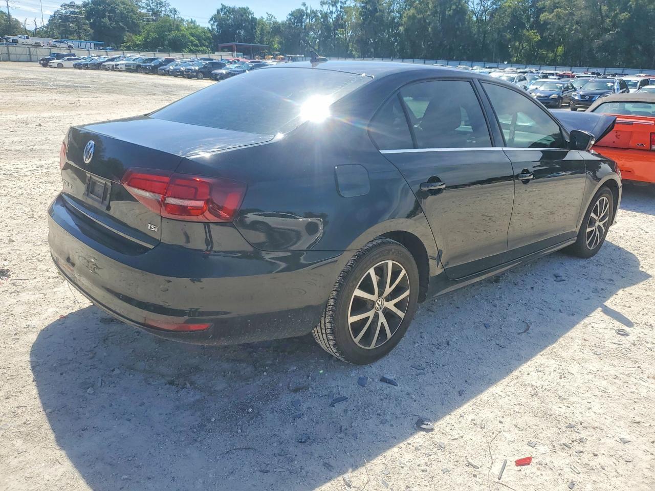 2017 VOLKSWAGEN JETTA SE — Фото 3 из 12