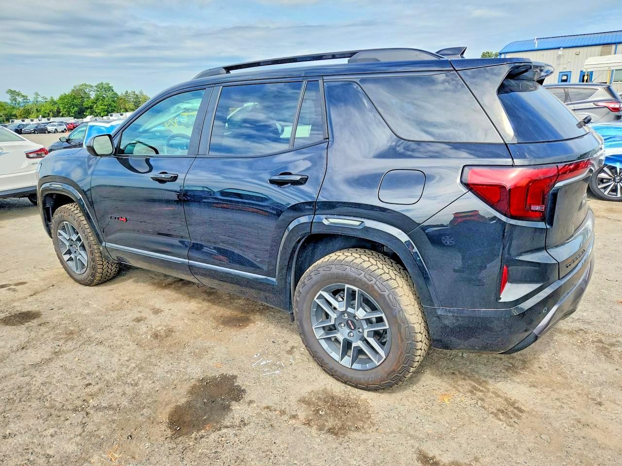 2026 GMC TERRAIN AT4 — Фото 2 из 13