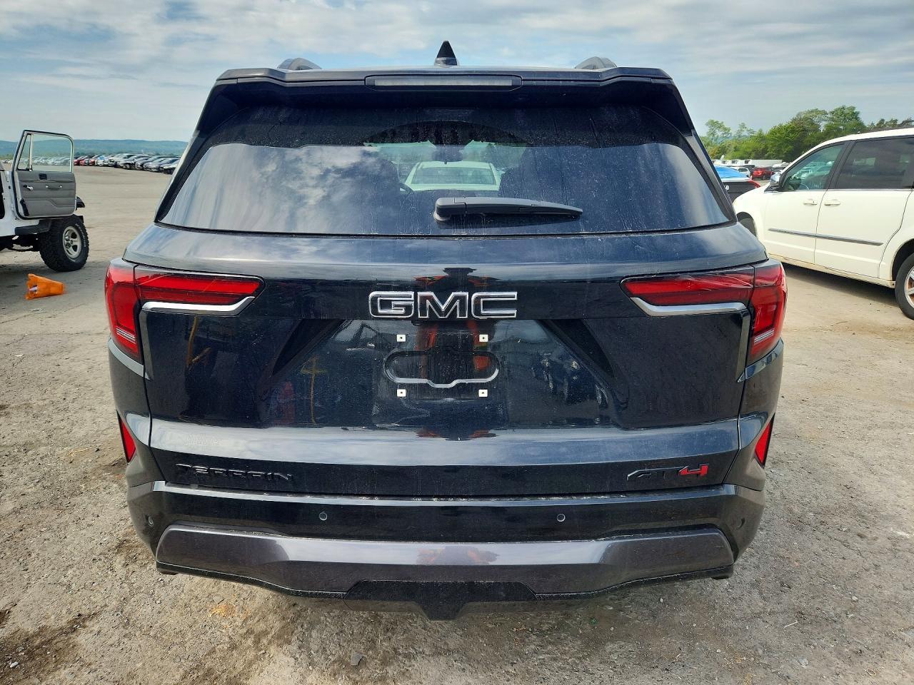 2026 GMC TERRAIN AT4 — Фото 6 из 13