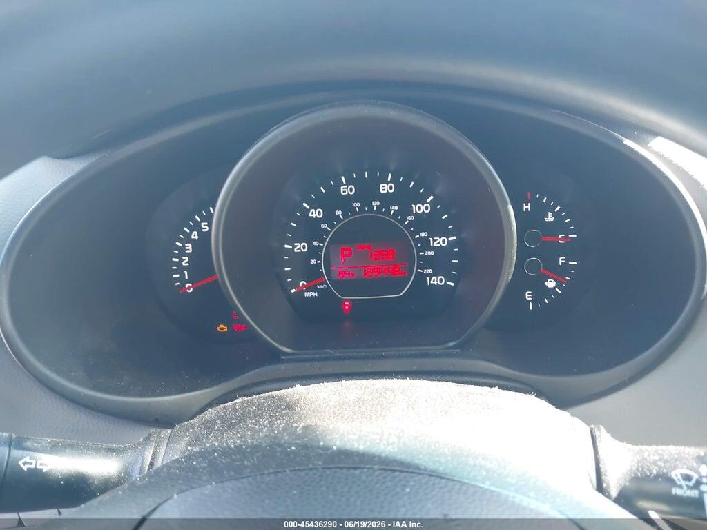KNDJN2A28G7388775 2016 KIA SOUL photo no. 7