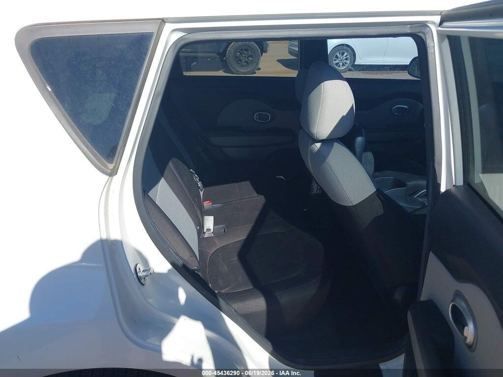 KNDJN2A28G7388775 2016 KIA SOUL photo no. 8