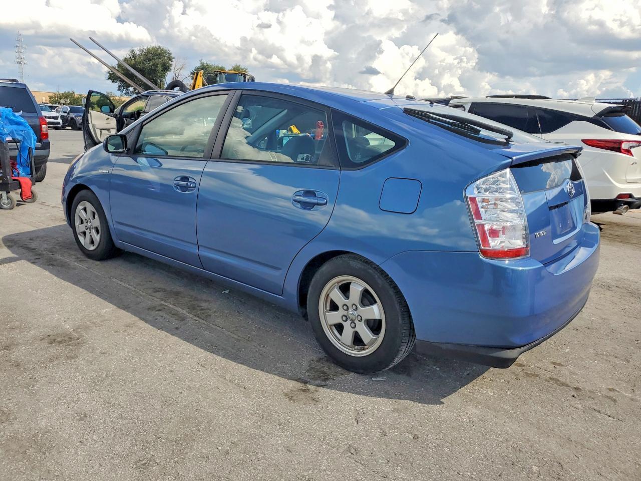2008 TOYOTA PRIUS BASE — Фото 2 из 12