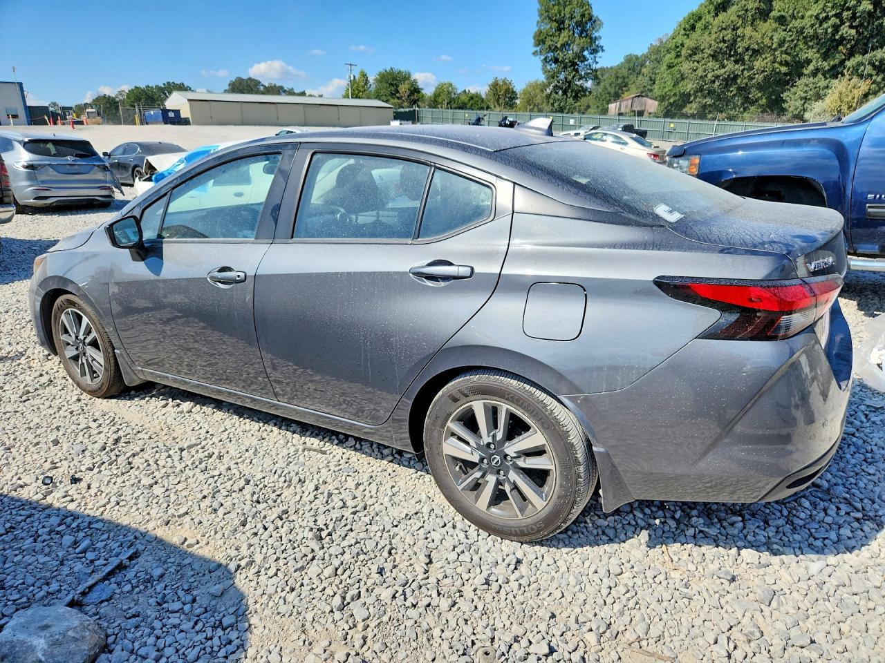 2025 NISSAN VERSA SV — Фото 2 из 13