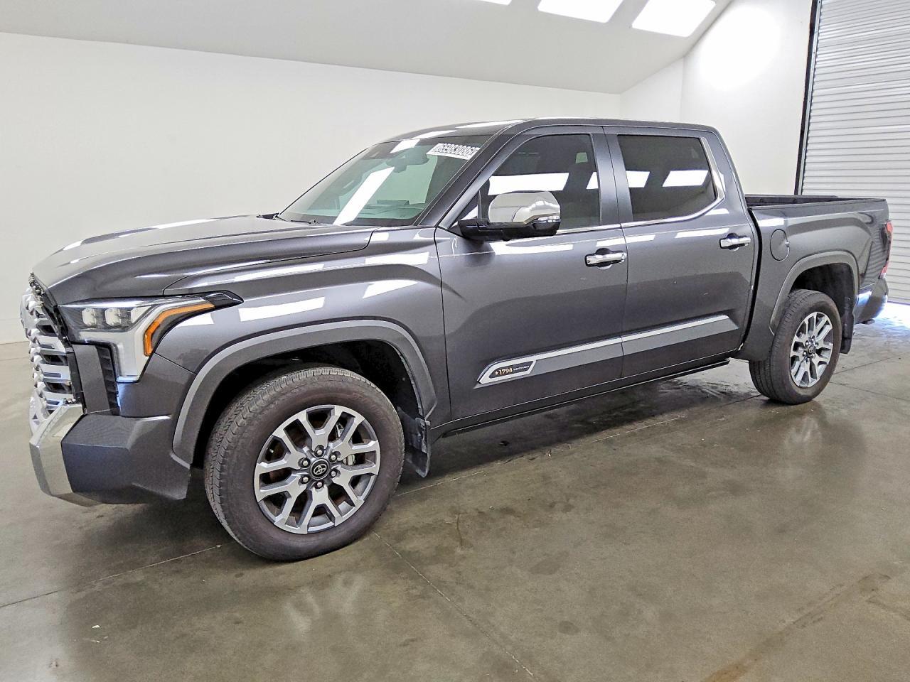 2025 TOYOTA TUNDRA 5TFMA5DB4SX327342