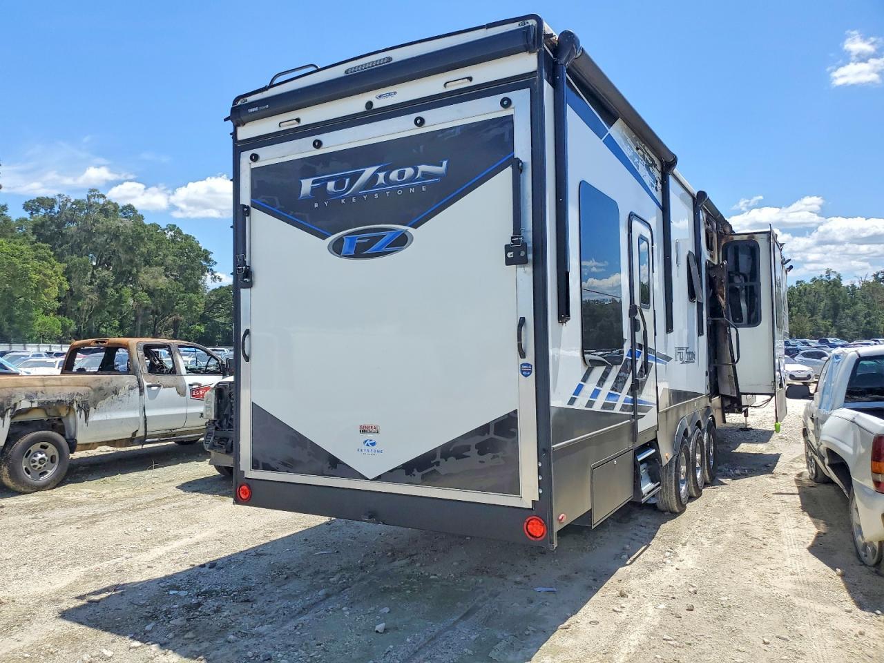 2023 KEYSTONE FUZION CAMPER — Фото 4 из 10