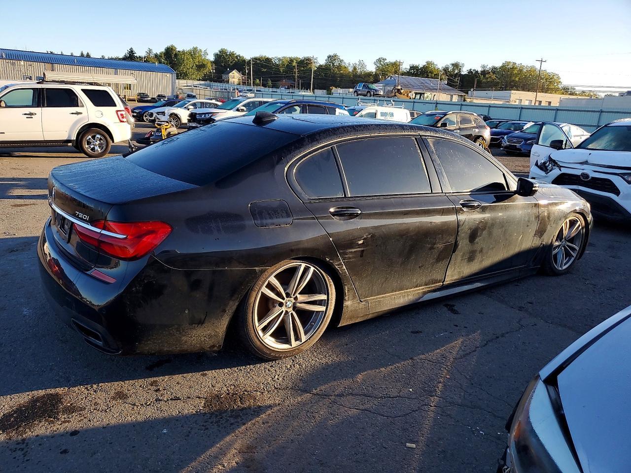 2016 BMW 750 XI — Фото 3 из 12
