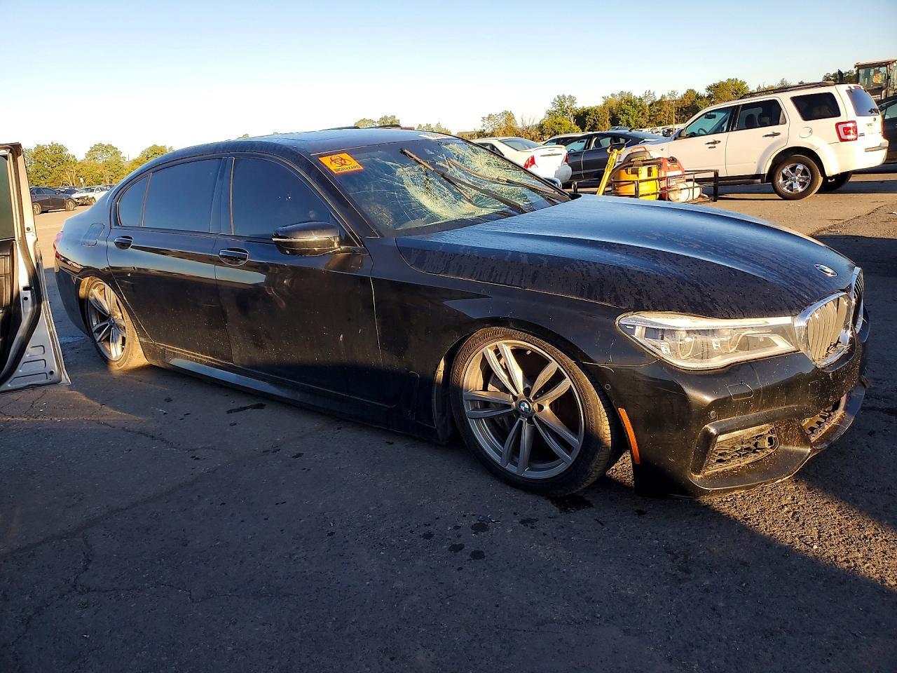 2016 BMW 750 XI — Фото 4 из 12