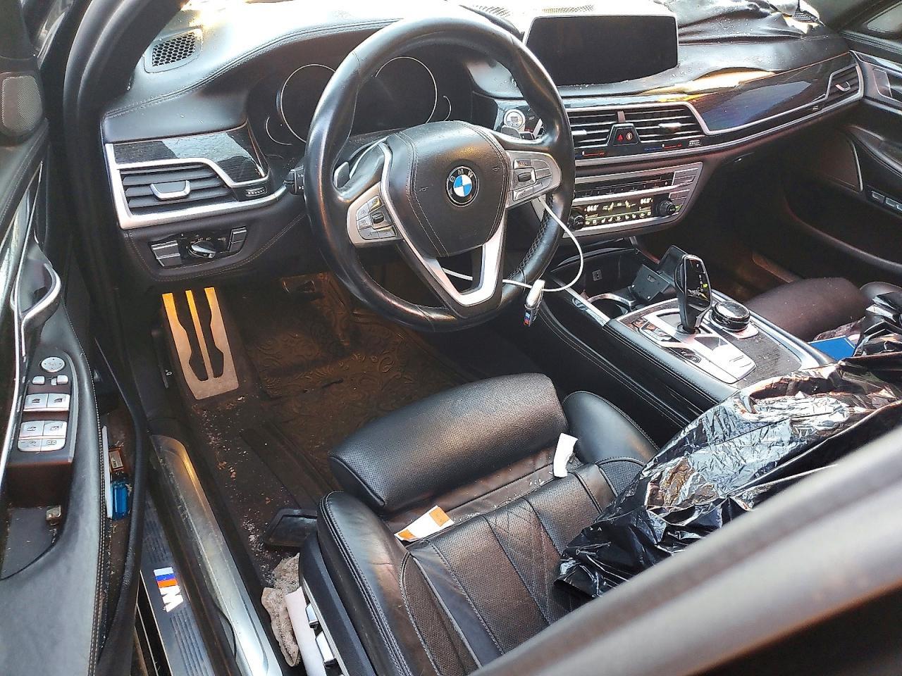 2016 BMW 750 XI — Фото 8 из 12