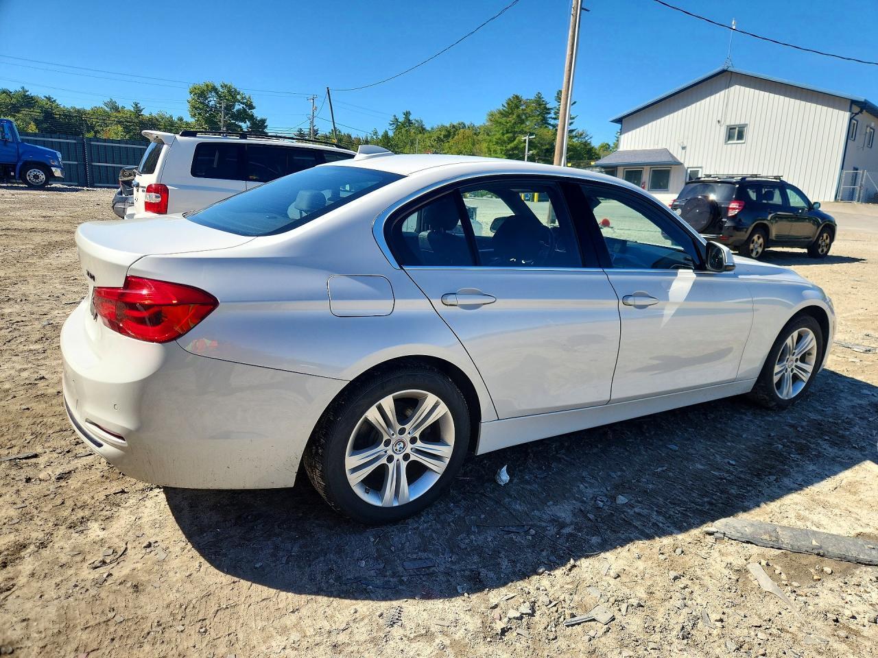 2018 BMW 330 XI — Фото 3 из 12