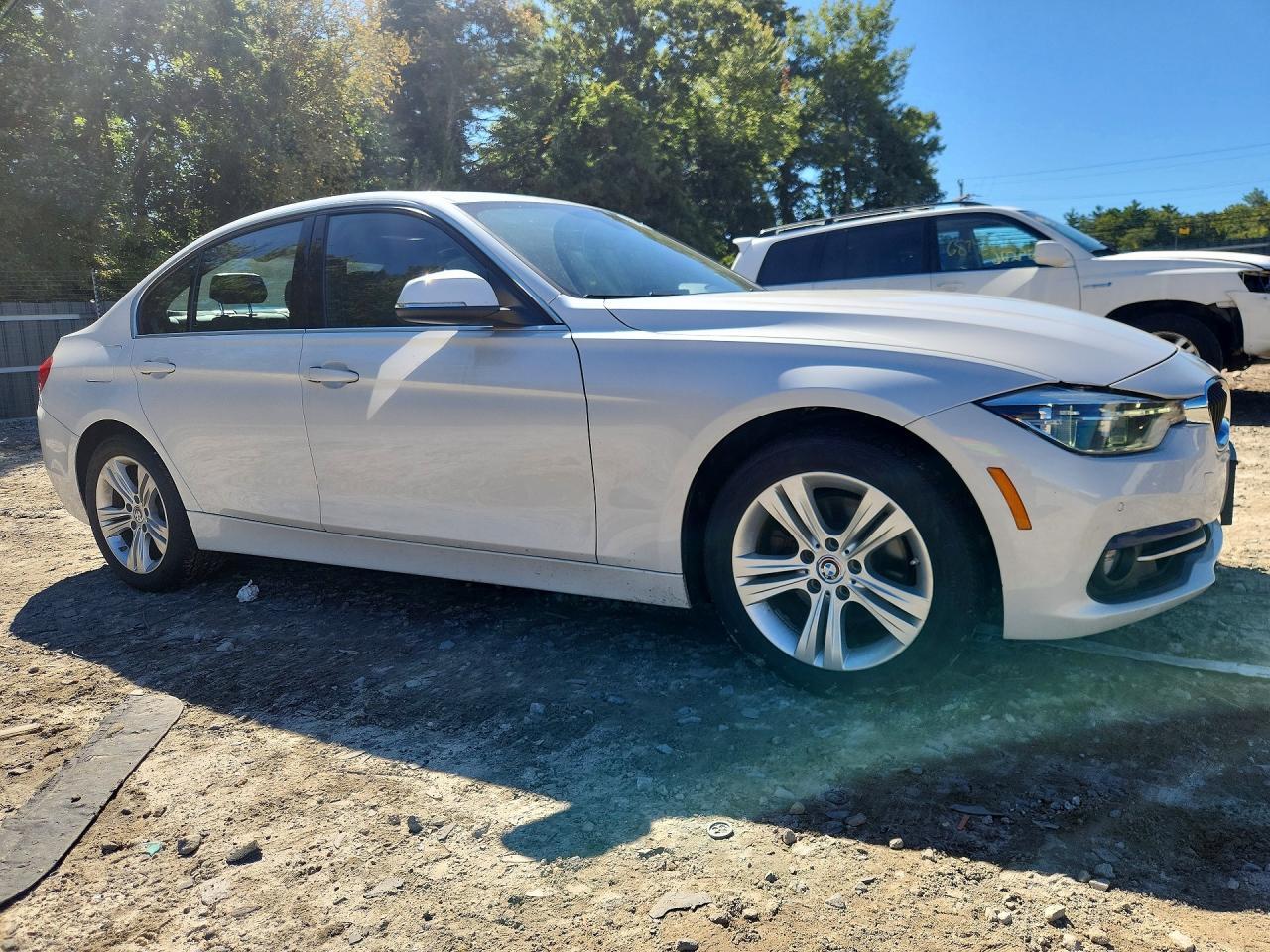 2018 BMW 330 XI — Фото 4 из 12