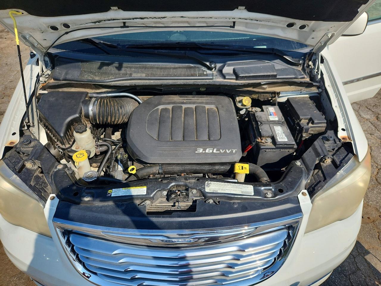 2012 CHRYSLER TOWN & COUNTRY TOURING — Фото 11 из 12