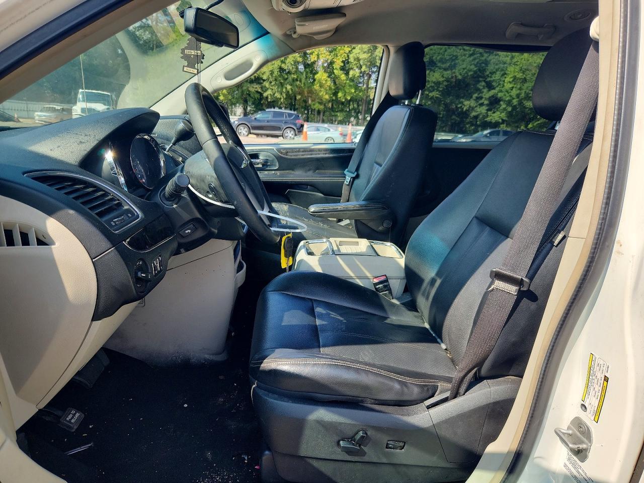 2012 CHRYSLER TOWN & COUNTRY TOURING — Фото 7 из 12