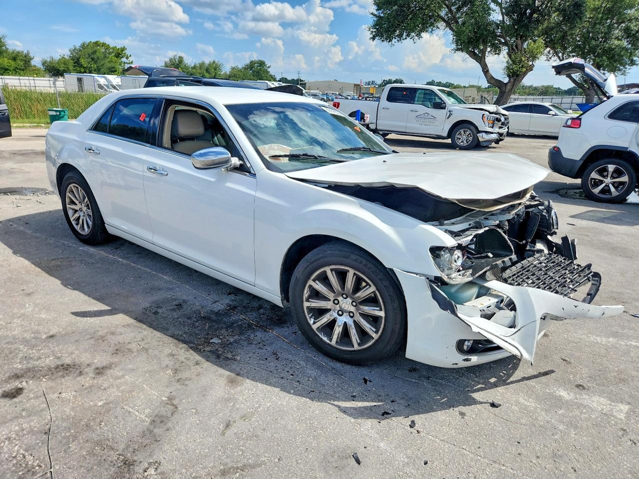 2013 CHRYSLER 300C — Фото 4 из 12