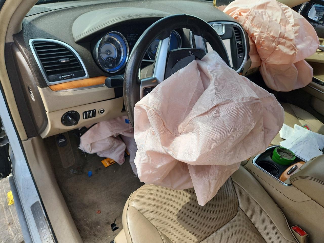 2013 CHRYSLER 300C — Фото 8 из 12