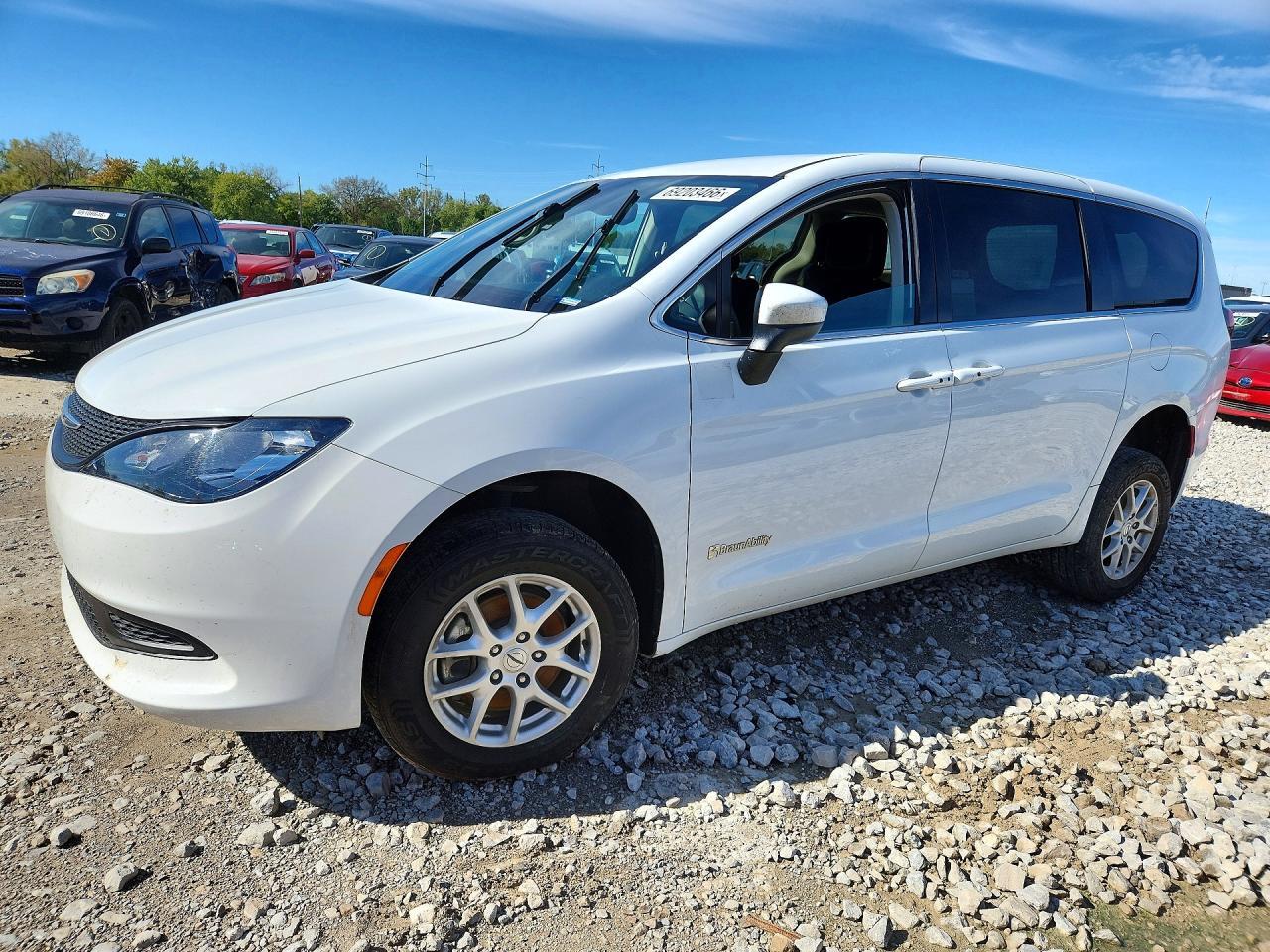 2023 CHRYSLER VOYAGER LX