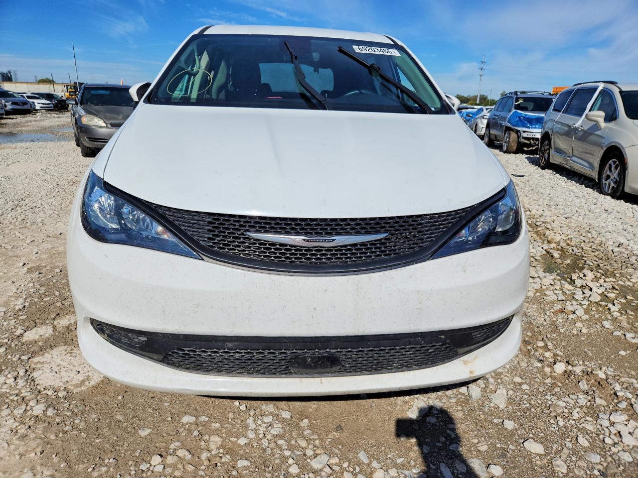 2023 CHRYSLER VOYAGER LX — Фото 5 из 13